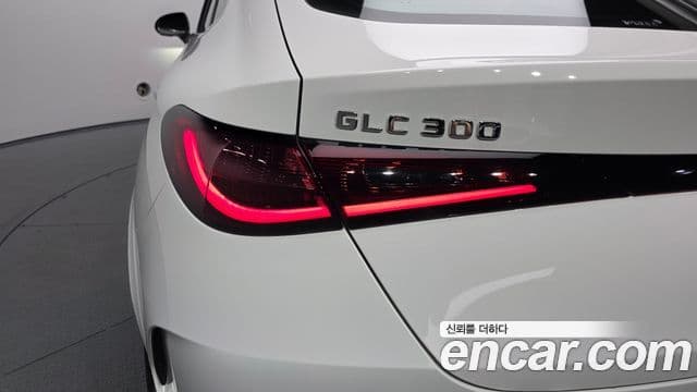 Mercedes-Benz GLC-Class 2026 — Photo 28/32