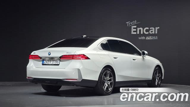 BMW 5 Series 2025 — Photo 20/33