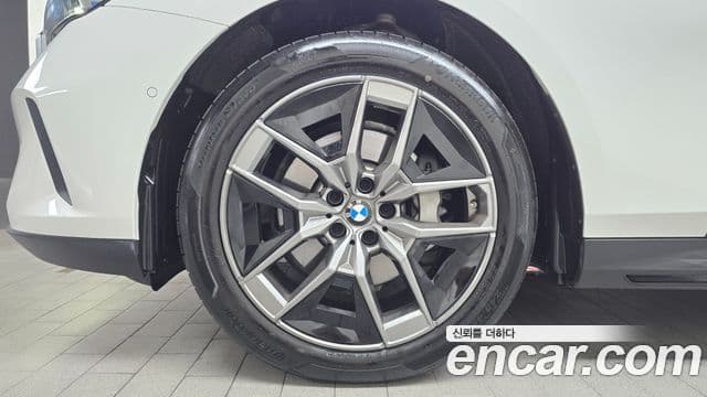 BMW 5 Series 2025 — Photo 11/33