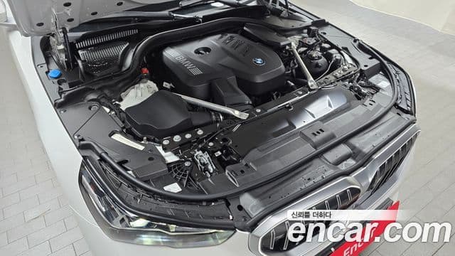 BMW 5 Series 2025 — Photo 17/33