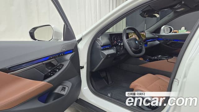 BMW 5 Series 2025 — Photo 2/33