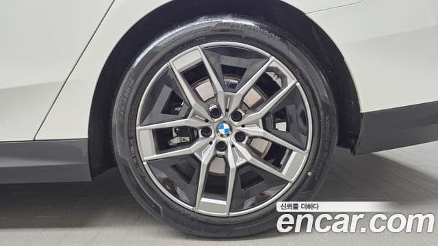 BMW 5 Series 2025 — Photo 8/33