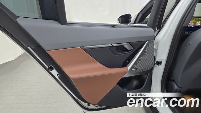 BMW 5 Series 2025 — Photo 12/33