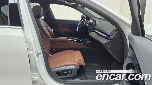 BMW 5 Series 2025 — Photo 27/33
