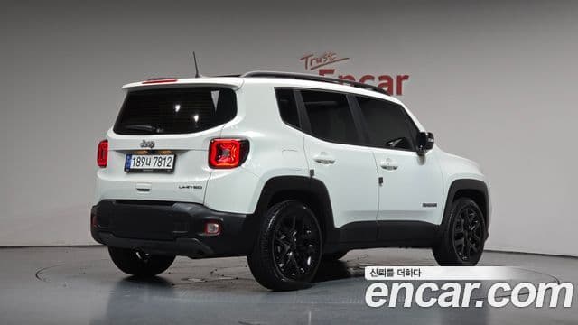 Jeep Renegade 2023 — Photo 16/34