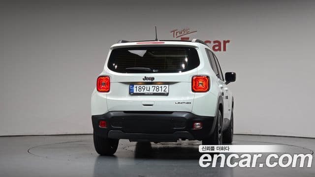 Jeep Renegade 2023 — Photo 24/34