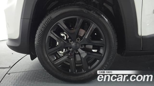 Jeep Renegade 2023 — Photo 13/34