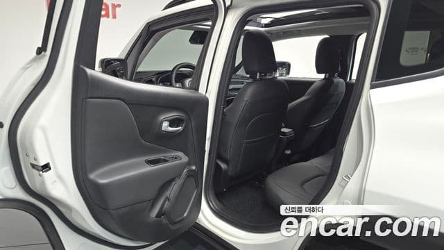 Jeep Renegade 2023 — Photo 4/34