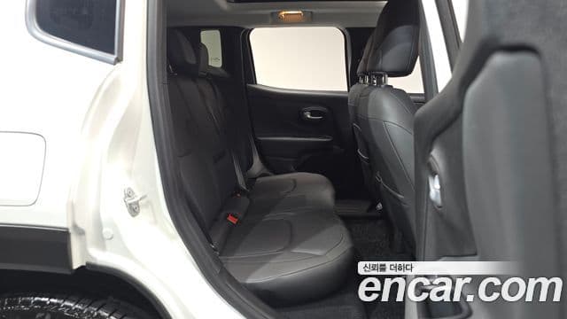 Jeep Renegade 2023 — Photo 5/34