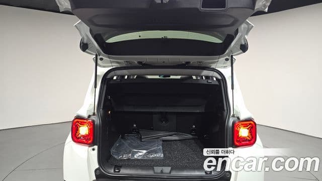 Jeep Renegade 2023 — Photo 6/34
