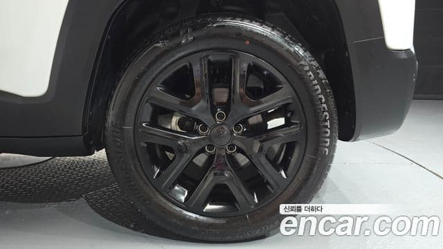 Jeep Renegade 2023 — Photo 32/34