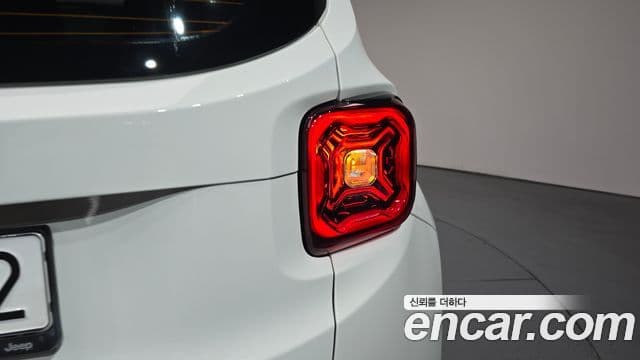 Jeep Renegade 2023 — Photo 19/34