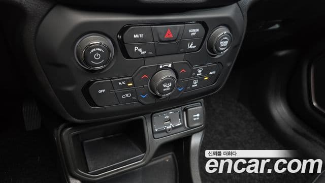 Jeep Renegade 2023 — Photo 11/34