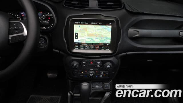 Jeep Renegade 2023 — Photo 31/34