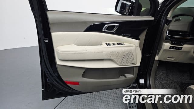 Kia Carnival 2024 — Photo 27/47