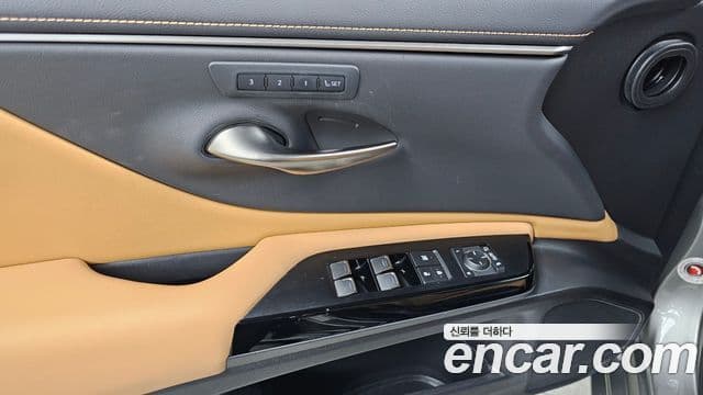 Lexus ES300h 2023 — Фото 20/20