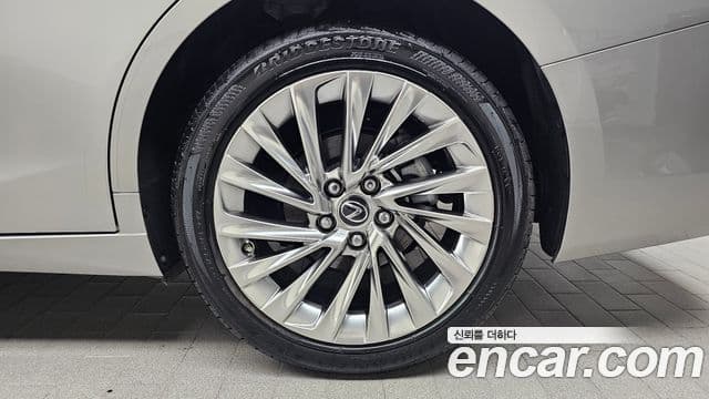 Lexus ES300h 2023 — ფოტო 8/31