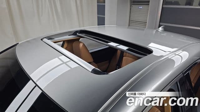 Lexus ES300h 2023 — ფოტო 23/31