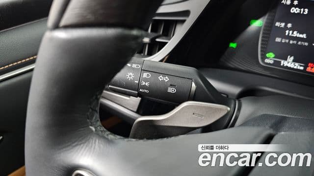 Lexus ES300h 2023 — ფოტო 16/31
