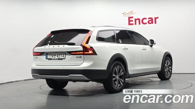 Volvo V90 Cross Country 2025 — Фото 2/20