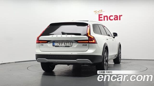 Volvo V90 Cross Country 2025 — Фото 4/20