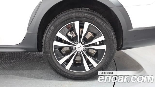 Volvo V90 Cross Country 2025 — ფოტო 38/39