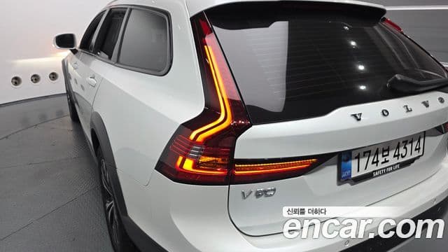 Volvo V90 Cross Country 2025 — ფოტო 33/39