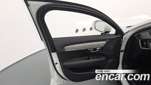 Volvo V90 Cross Country 2025 — ფოტო 30/39