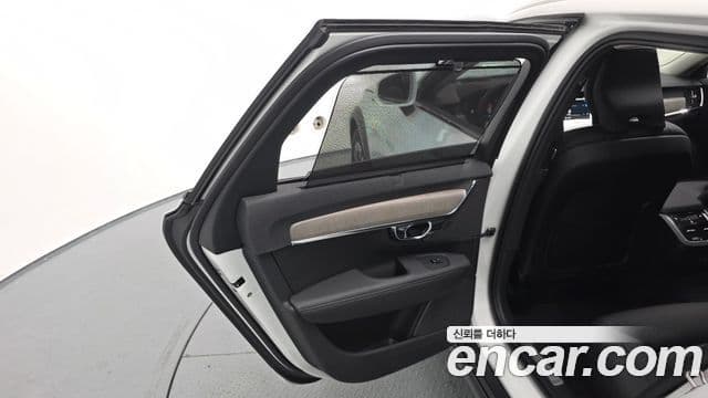 Volvo V90 Cross Country 2025 — ფოტო 6/39