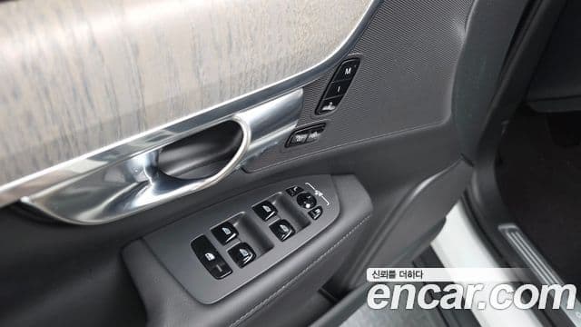 Volvo V90 Cross Country 2025 — ფოტო 27/39