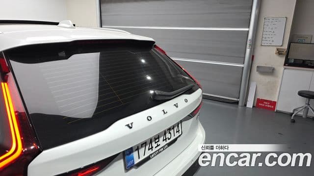 Volvo V90 Cross Country 2025 — ფოტო 19/39