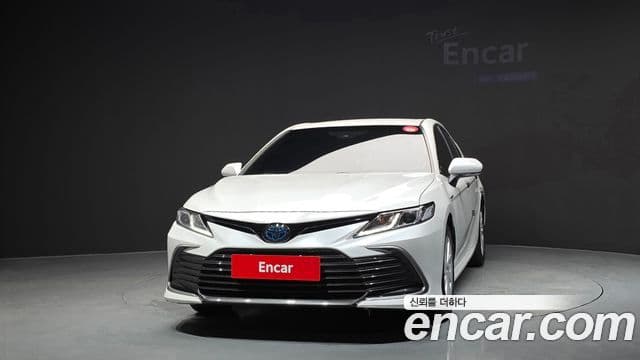 Toyota Camry 2022 — ფოტო 9/30