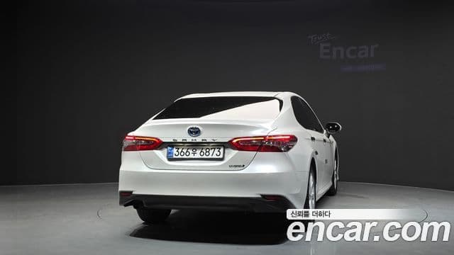 Toyota Camry 2022 — ფოტო 30/30
