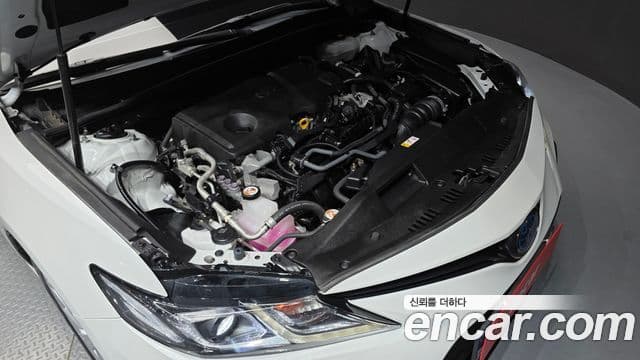 Toyota Camry 2022 — ფოტო 28/30