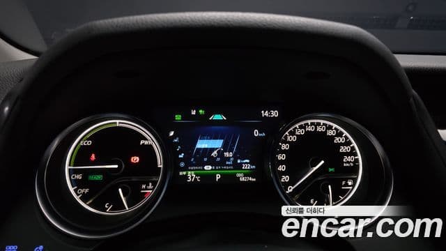 Toyota Camry 2022 — ფოტო 24/30