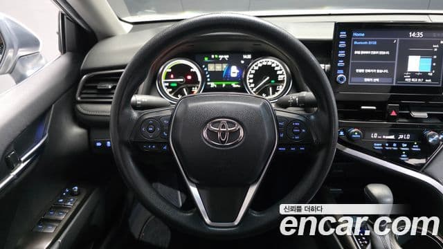 Toyota Camry 2022 — ფოტო 7/30