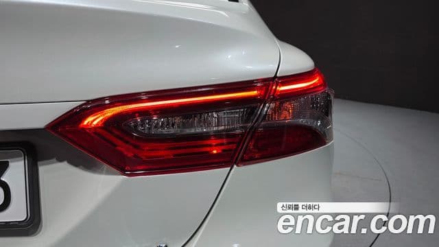 Toyota Camry 2022 — ფოტო 3/30