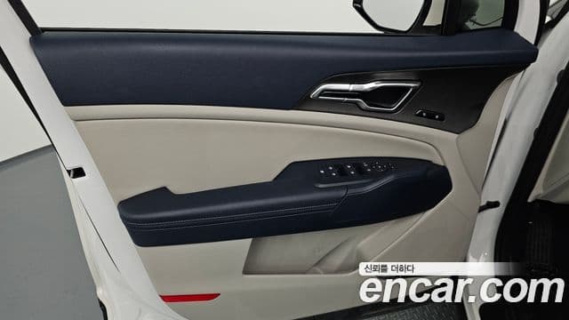 Kia Sportage 2025 — Photo 8/31