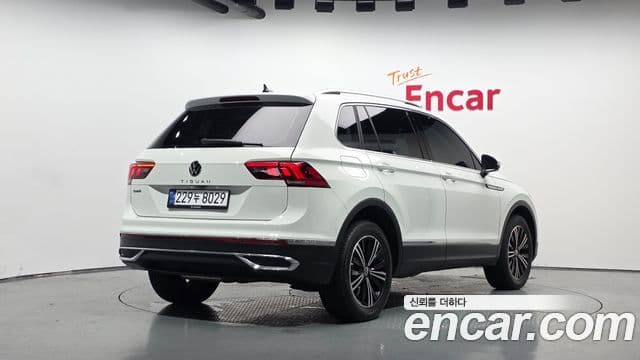Volkswagen Tiguan 2022 — Photo 12/32