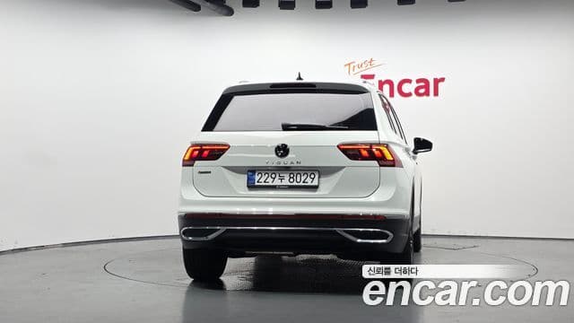 Volkswagen Tiguan 2022 — Photo 29/32