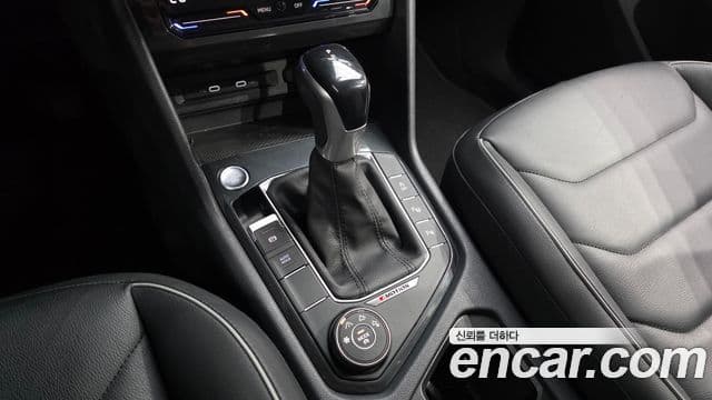 Volkswagen Tiguan 2022 — Şəkil 28/32