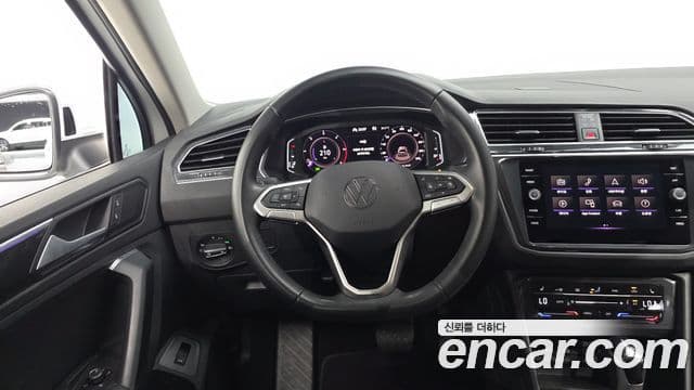 Volkswagen Tiguan 2022 — Photo 9/32