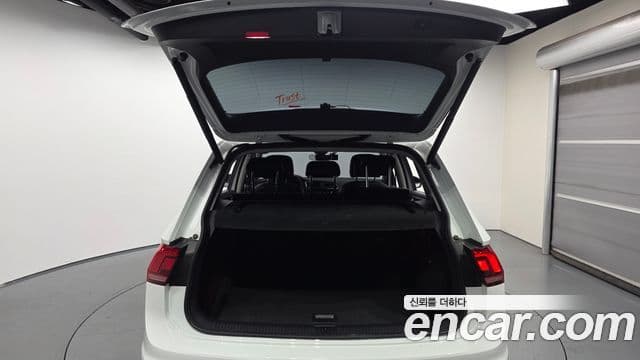 Volkswagen Tiguan 2022 — Photo 22/32
