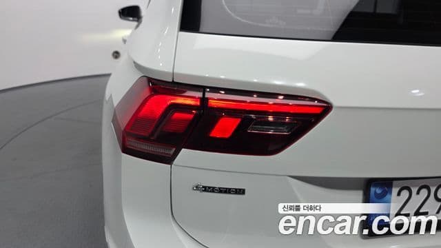 Volkswagen Tiguan 2022 — Şəkil 23/32