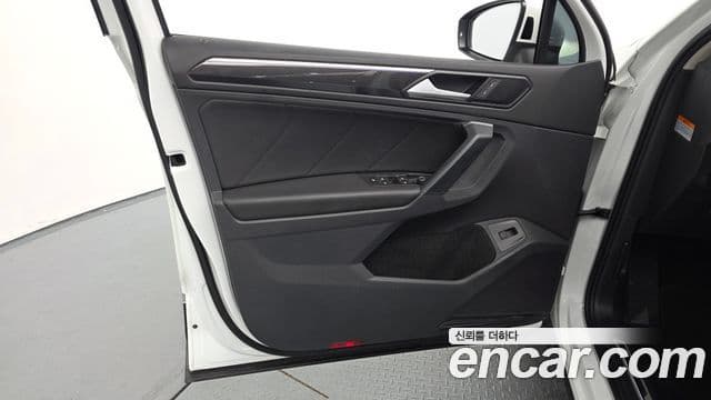 Volkswagen Tiguan 2022 — Photo 13/32