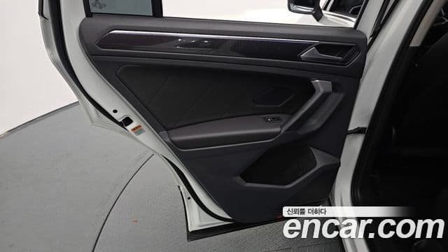 Volkswagen Tiguan 2022 — Photo 24/32
