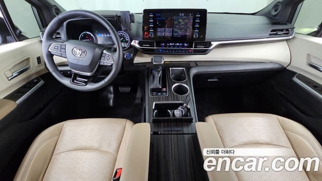 Toyota Sienna 2022 — ფოტო 28/34