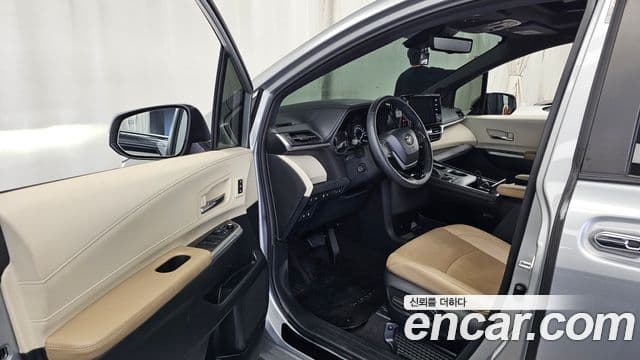 Toyota Sienna 2022 — ფოტო 2/34