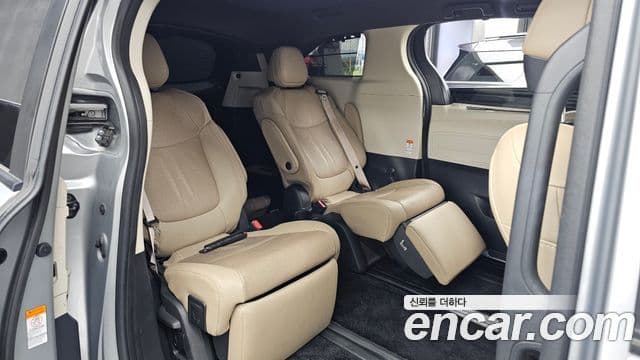Toyota Sienna 2022 — ფოტო 23/34