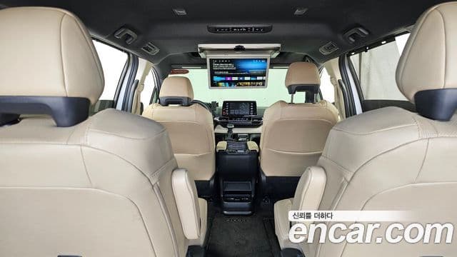 Toyota Sienna 2022 — ფოტო 13/34